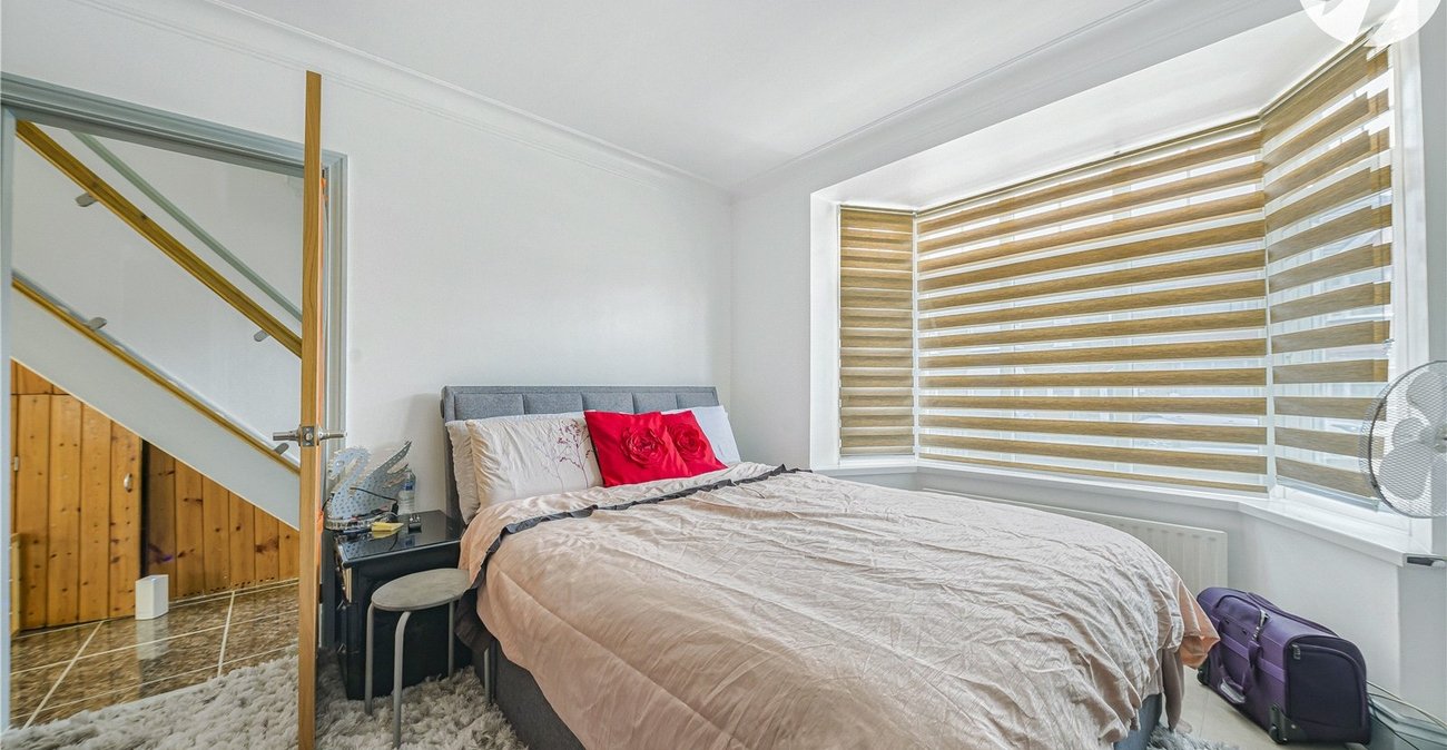 3 bedroom house for sale in London | Robinson Jackson