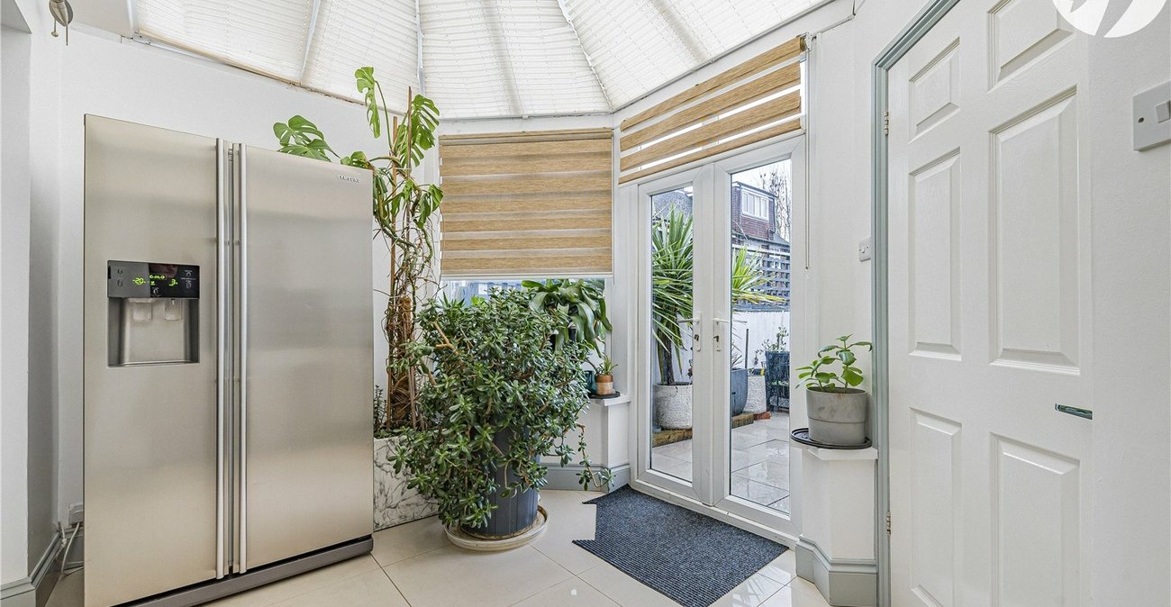 3 bedroom house for sale in London | Robinson Jackson