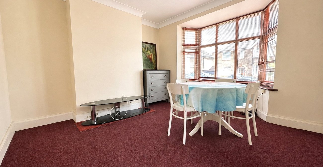 3 bedroom house for sale in London | Robinson Jackson