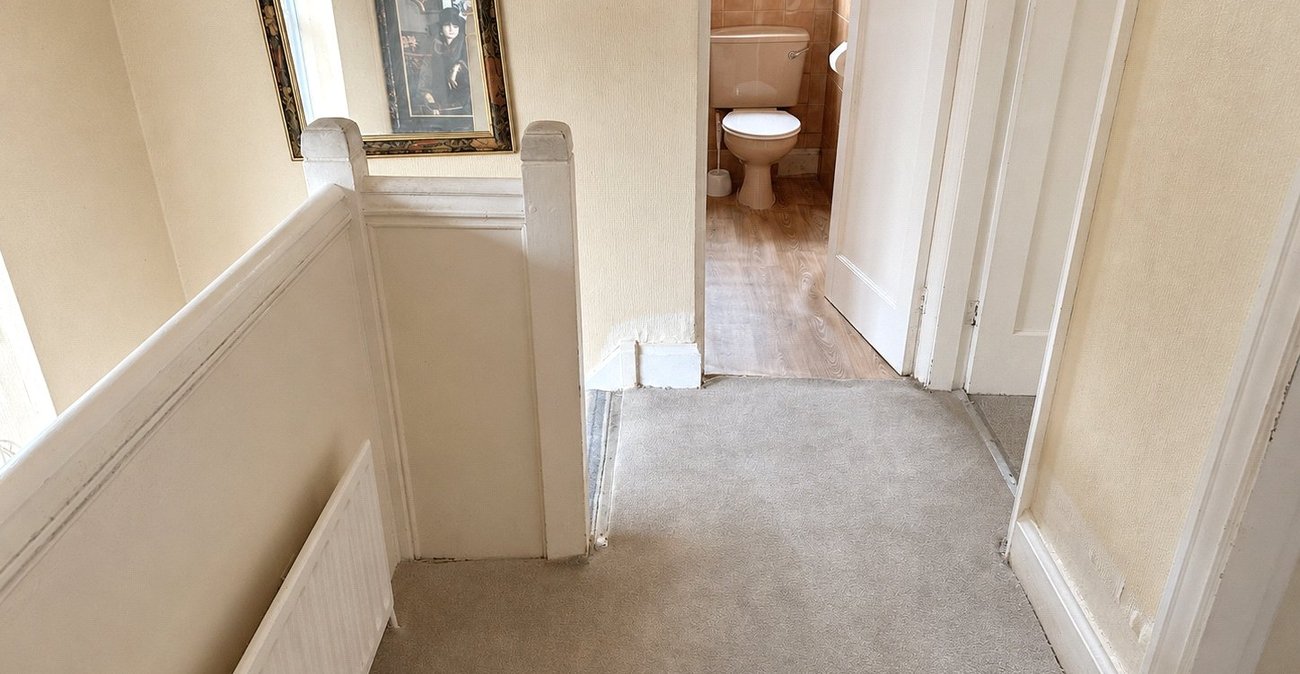 3 bedroom house for sale in London | Robinson Jackson