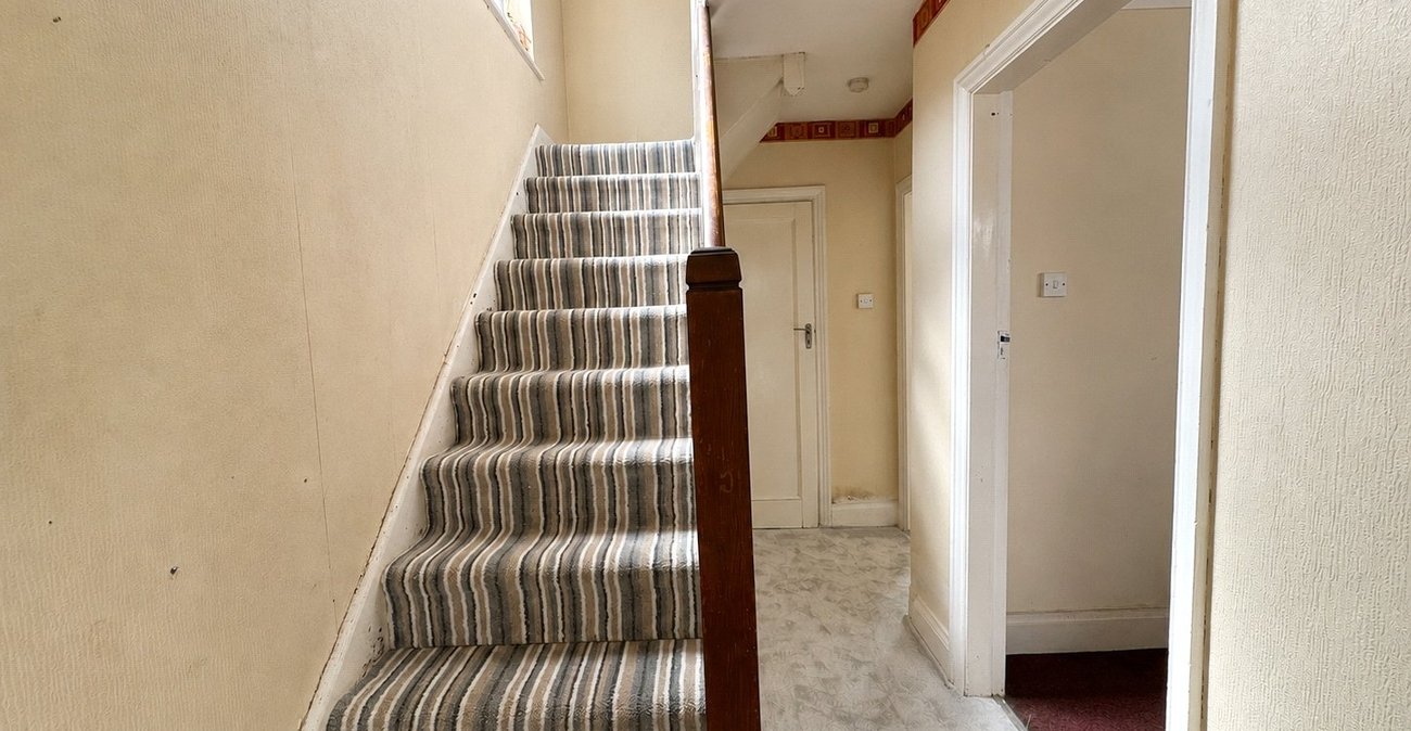 3 bedroom house for sale in London | Robinson Jackson