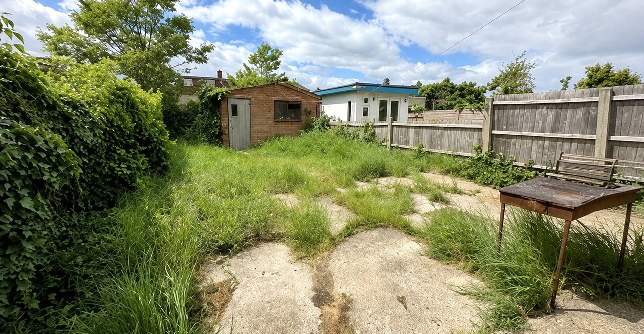 3 bedroom house for sale in London | Robinson Jackson