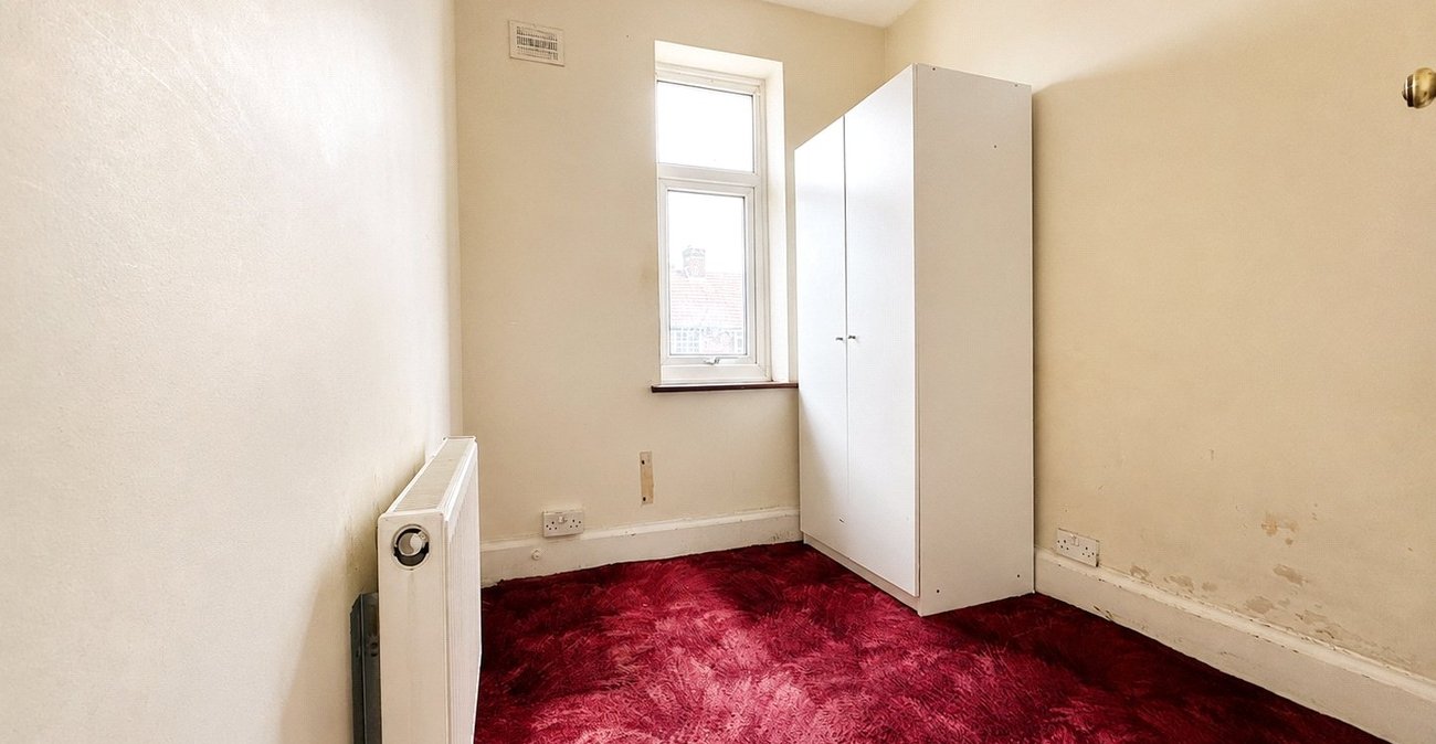 3 bedroom house for sale in London | Robinson Jackson