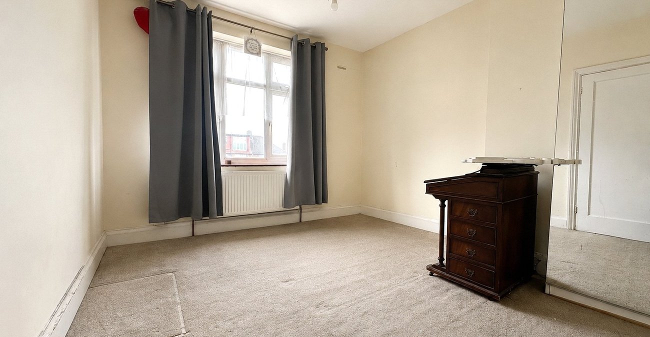 3 bedroom house for sale in London | Robinson Jackson