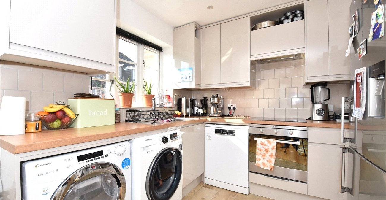 2 bedroom property for sale in Hextable | Robinson Jackson