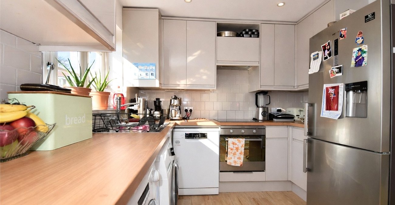 2 bedroom property for sale in Hextable | Robinson Jackson