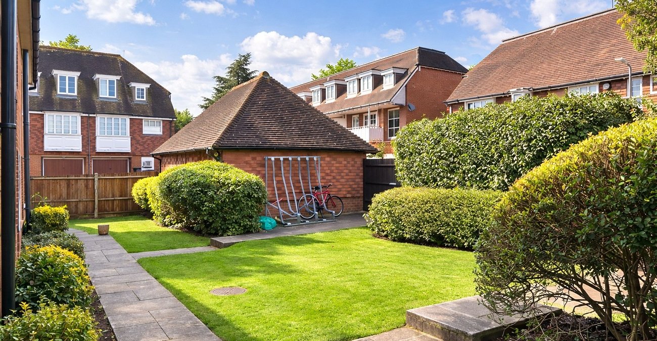 2 bedroom property for sale in Hextable | Robinson Jackson