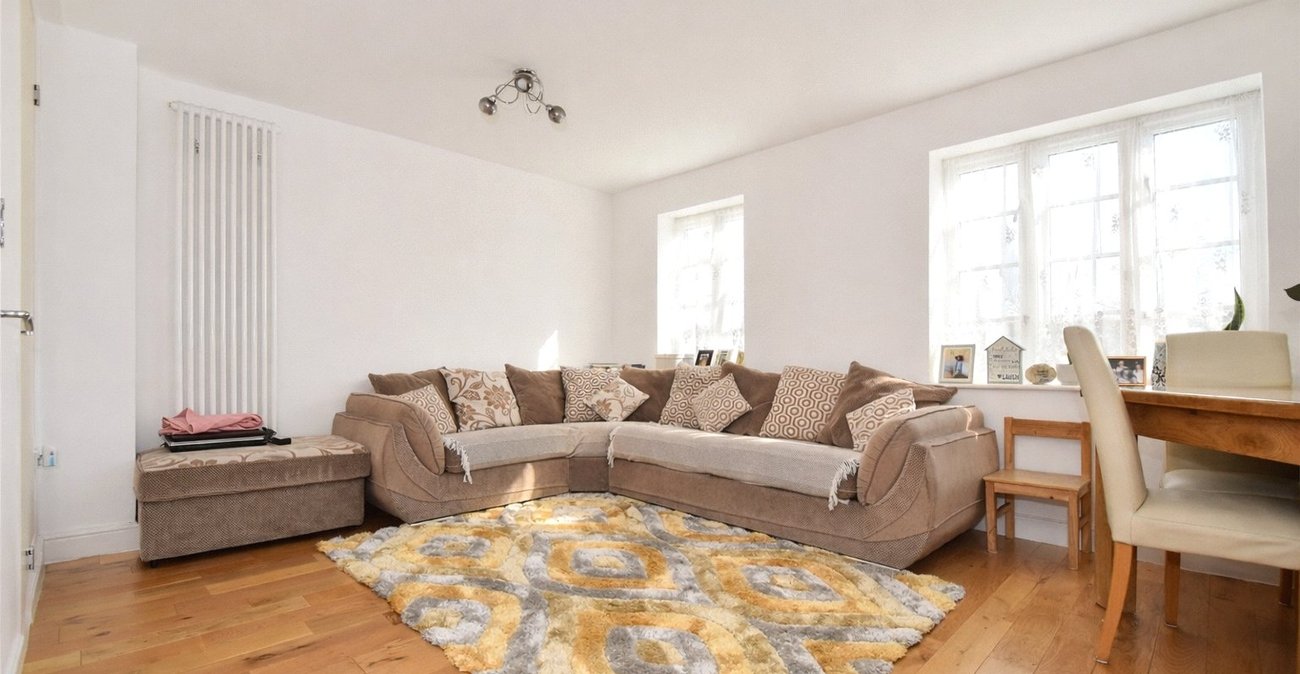 2 bedroom property for sale in Hextable | Robinson Jackson