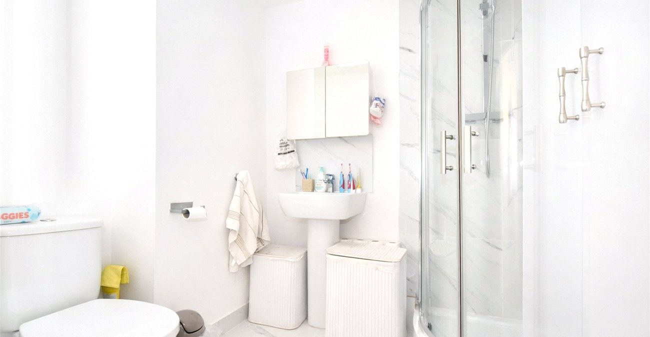 2 bedroom property for sale in Hextable | Robinson Jackson