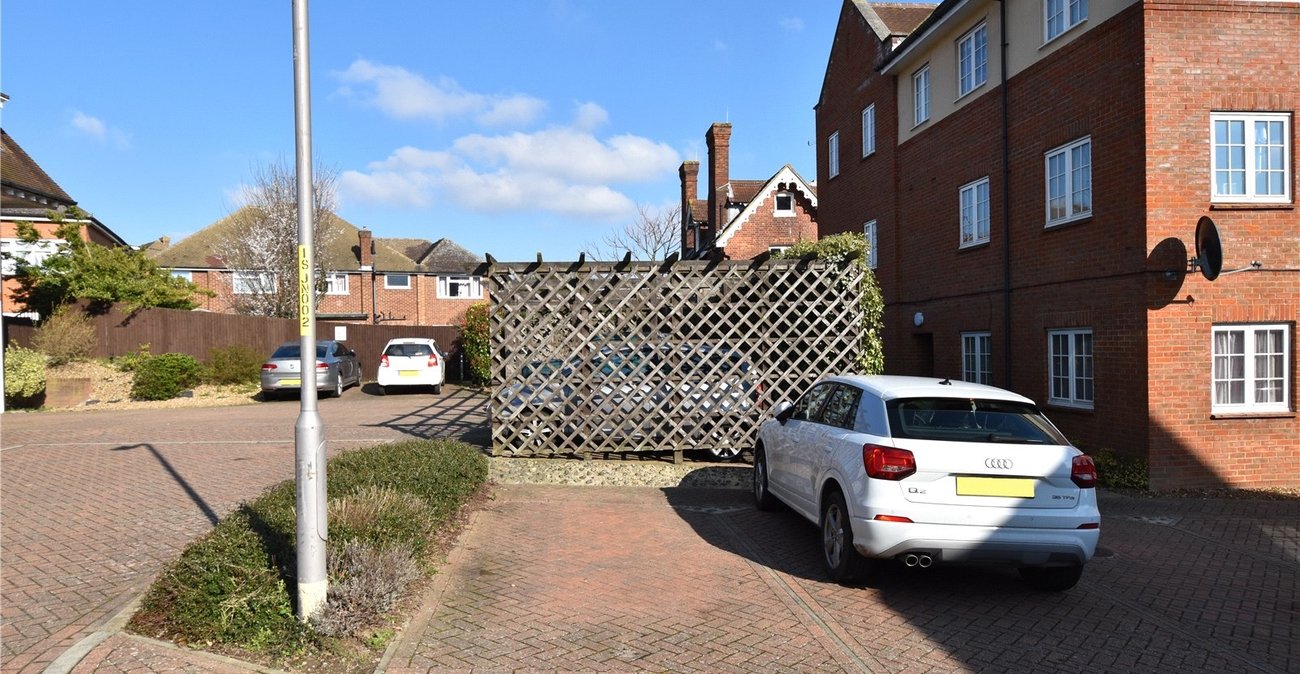 2 bedroom property for sale in Hextable | Robinson Jackson