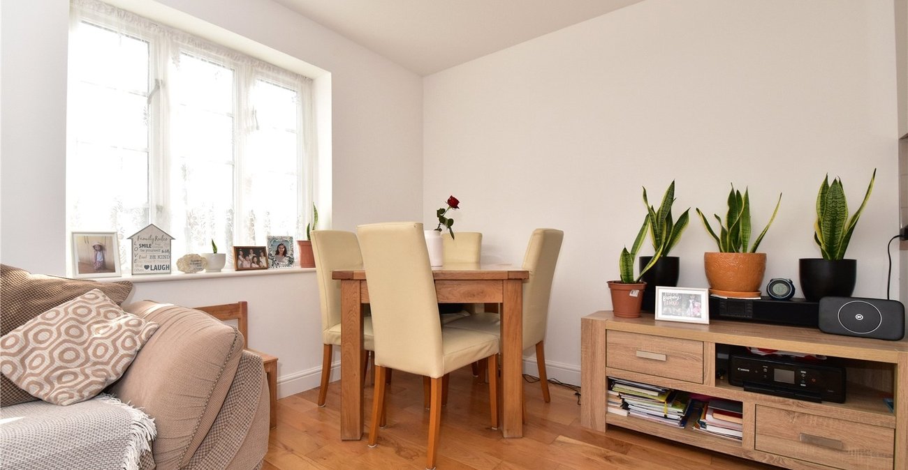 2 bedroom property for sale in Hextable | Robinson Jackson