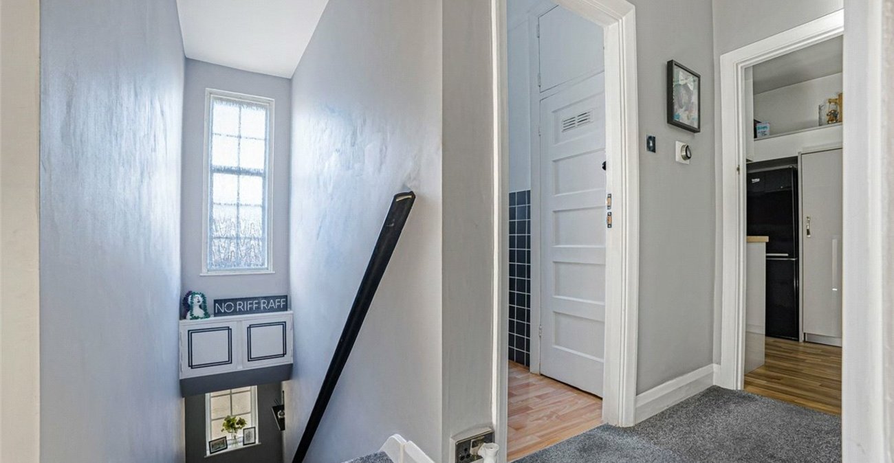 2 bedroom property for sale in Bromley | Robinson Jackson