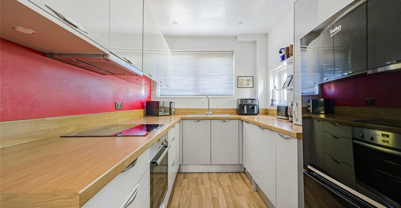 2 bedroom property for sale in Bromley | Robinson Jackson