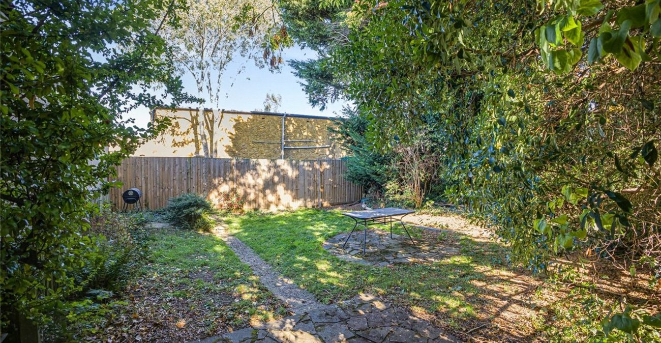 2 bedroom property for sale in Bromley | Robinson Jackson