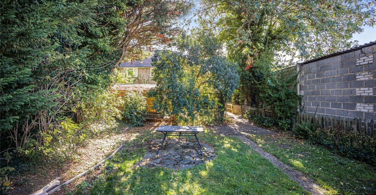 2 bedroom property for sale in Bromley | Robinson Jackson
