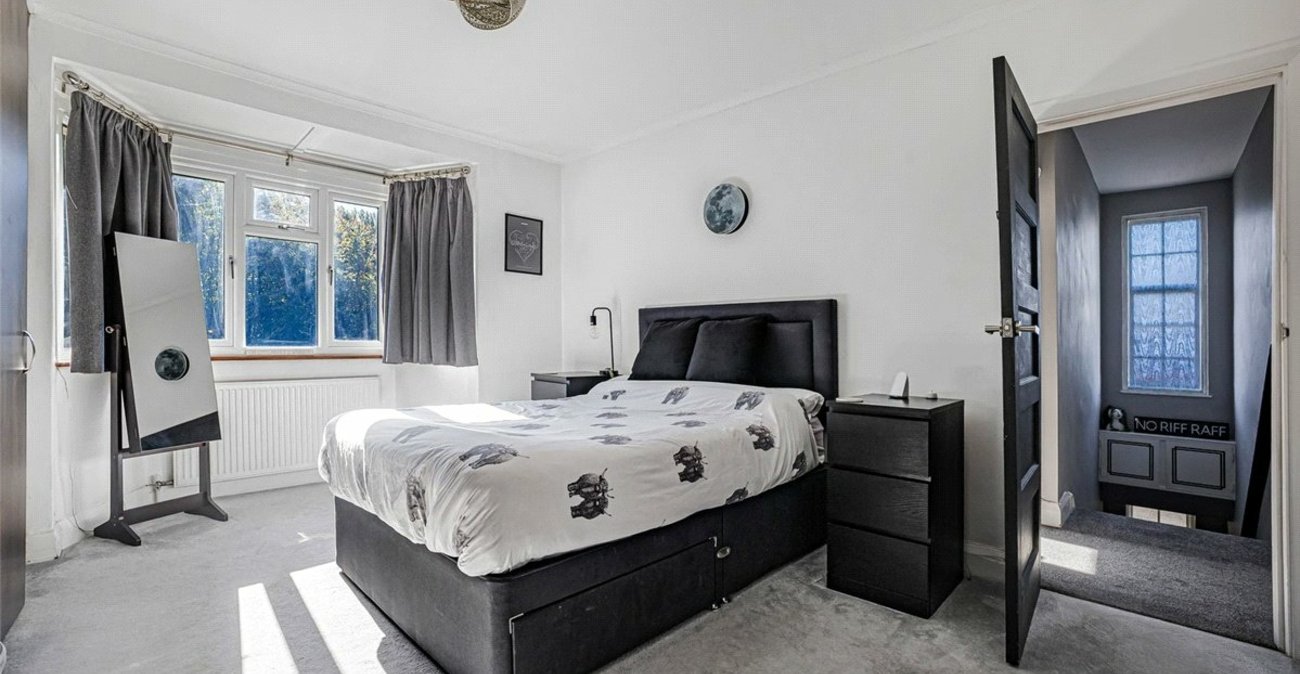 2 bedroom property for sale in Bromley | Robinson Jackson