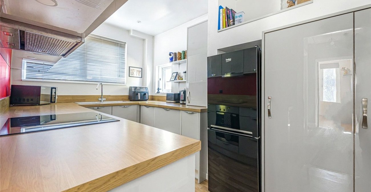 2 bedroom property for sale in Bromley | Robinson Jackson