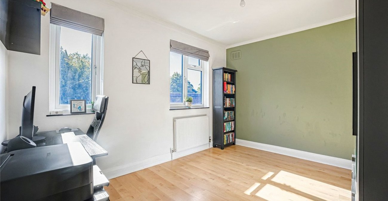 2 bedroom property for sale in Bromley | Robinson Jackson