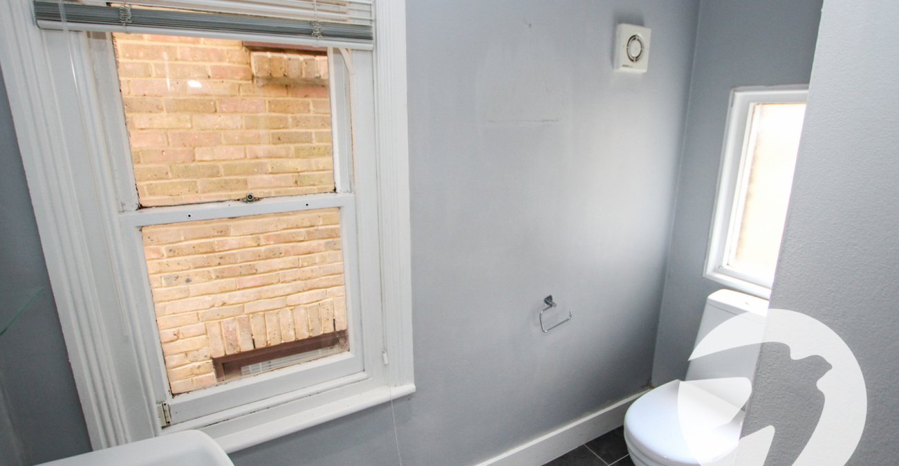 2 bedroom property for sale in London | Robinson Jackson