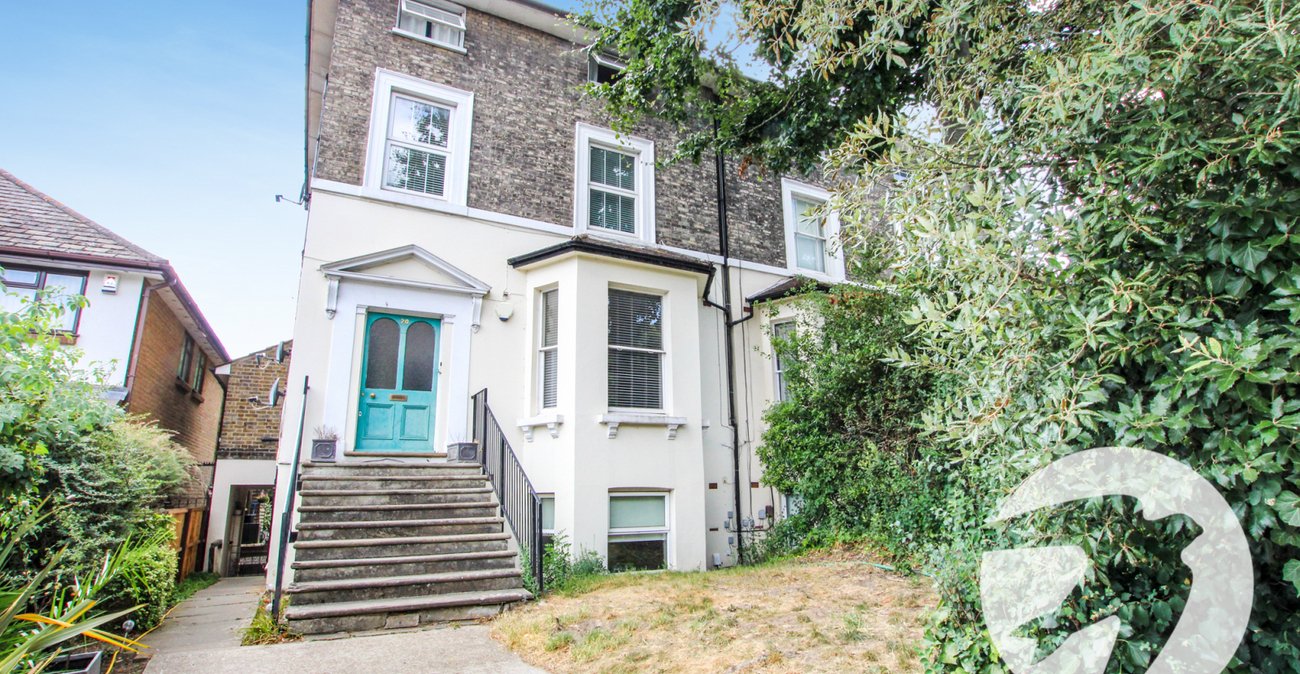 2 bedroom property for sale in London | Robinson Jackson
