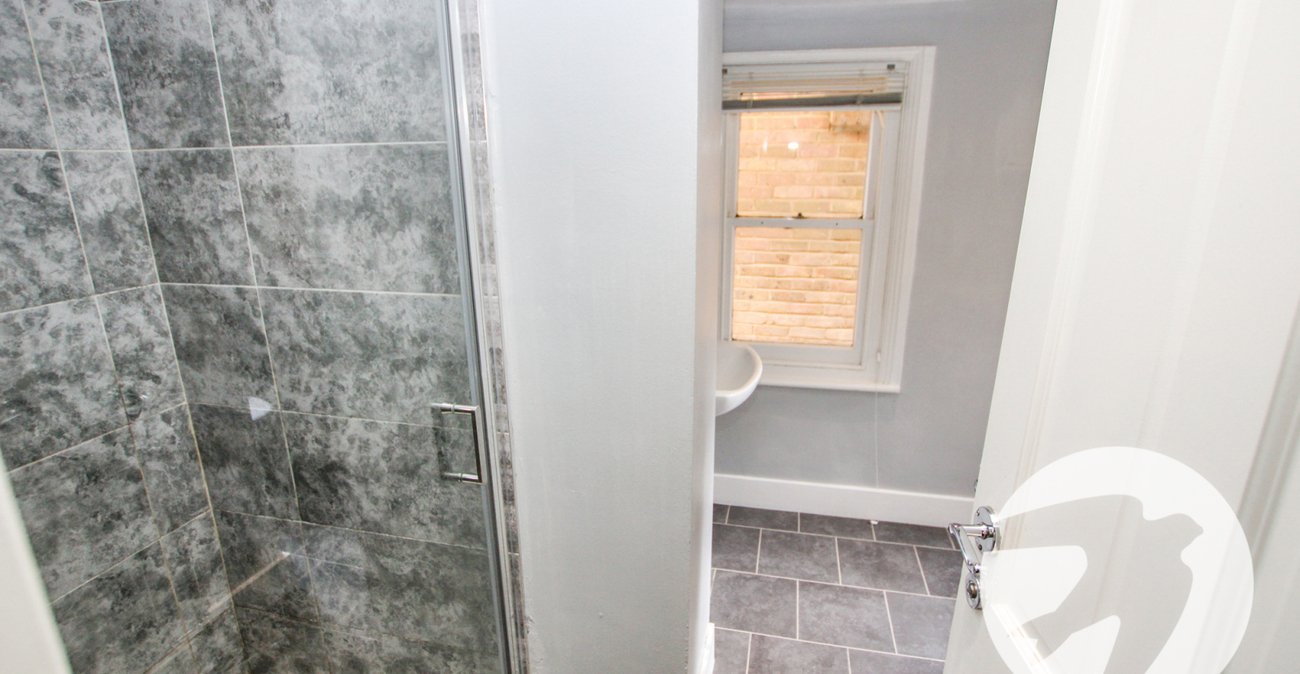 2 bedroom property for sale in London | Robinson Jackson