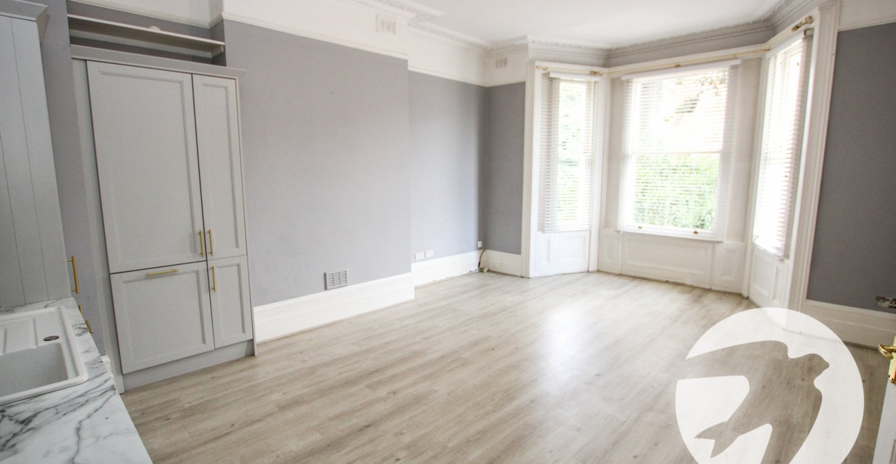 2 bedroom property for sale in London | Robinson Jackson