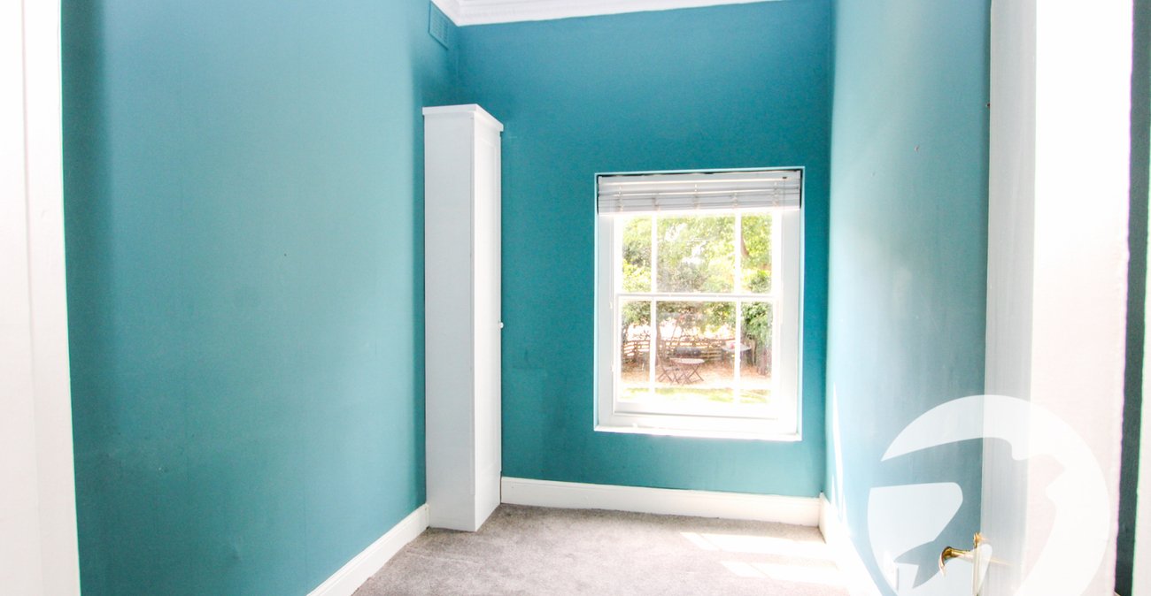 2 bedroom property for sale in London | Robinson Jackson