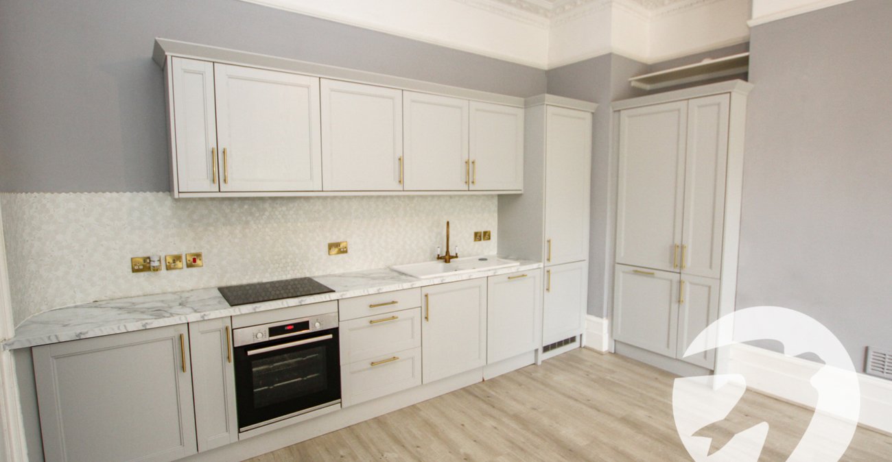 2 bedroom property for sale in London | Robinson Jackson
