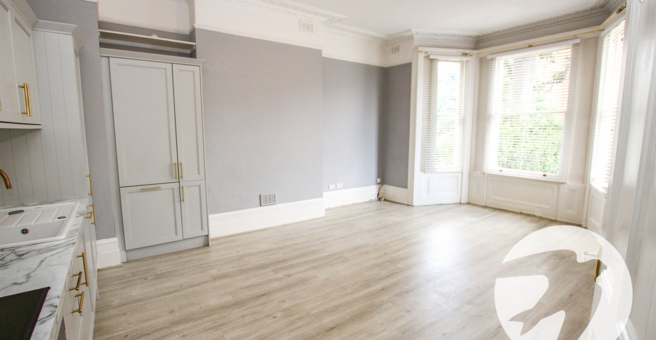 2 bedroom property for sale in London | Robinson Jackson