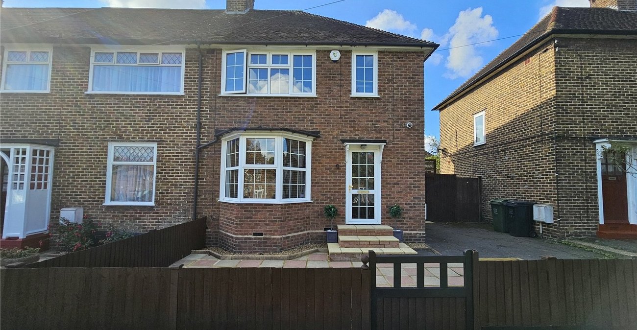 3 bedroom house for sale in London | Robinson Jackson