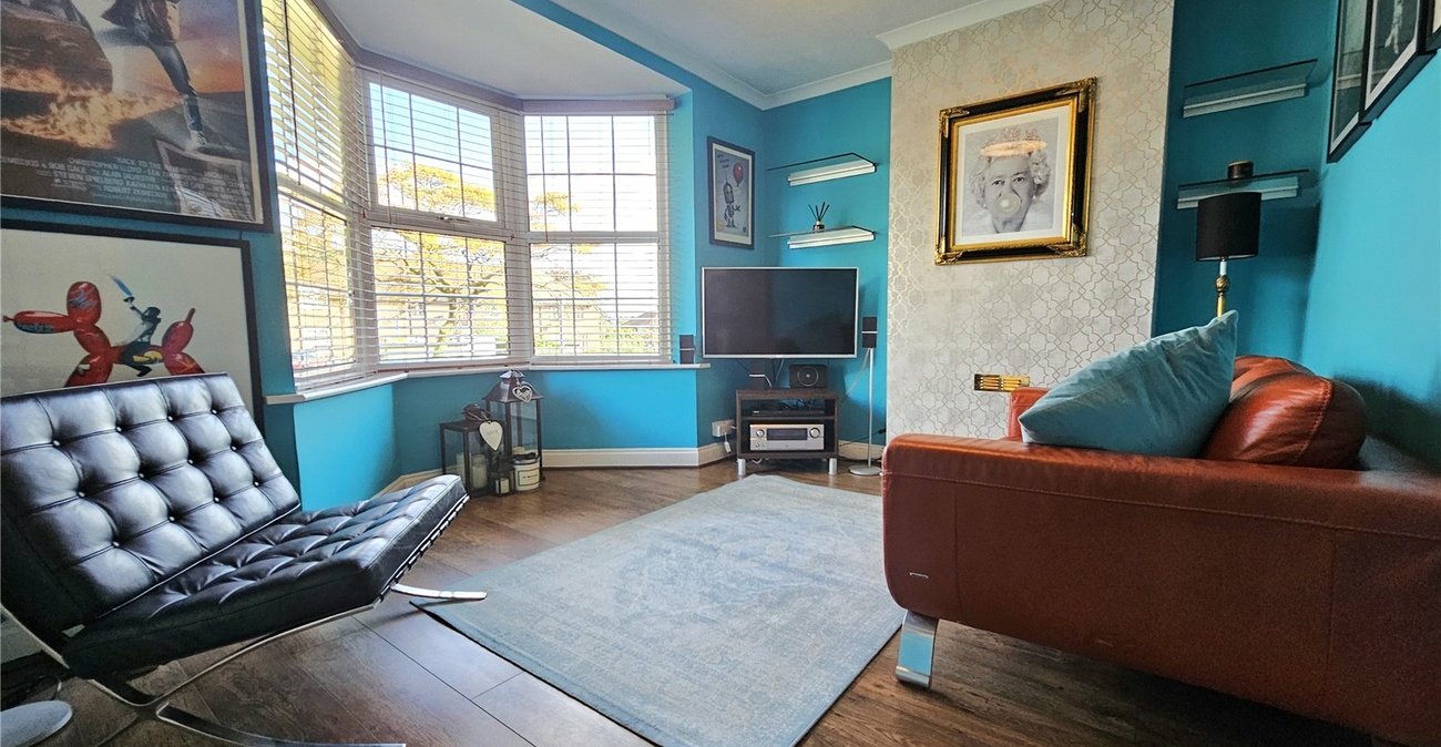 3 bedroom house for sale in London | Robinson Jackson