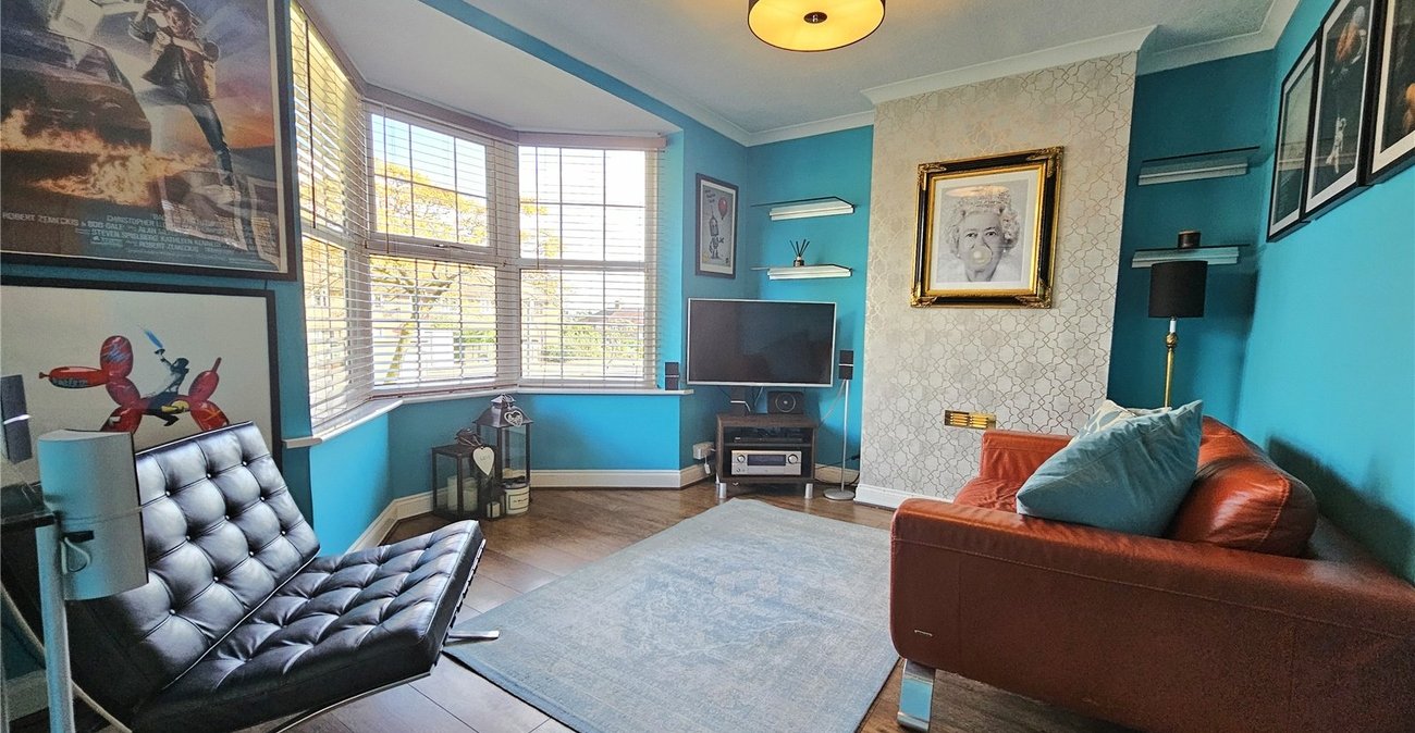 3 bedroom house for sale in London | Robinson Jackson