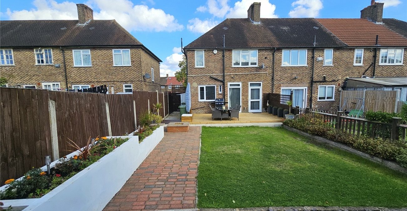 3 bedroom house for sale in London | Robinson Jackson