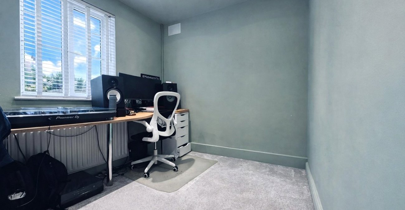 2 bedroom property for sale in London | Robinson Jackson