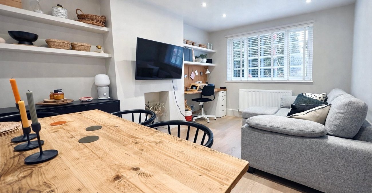 2 bedroom property for sale in London | Robinson Jackson