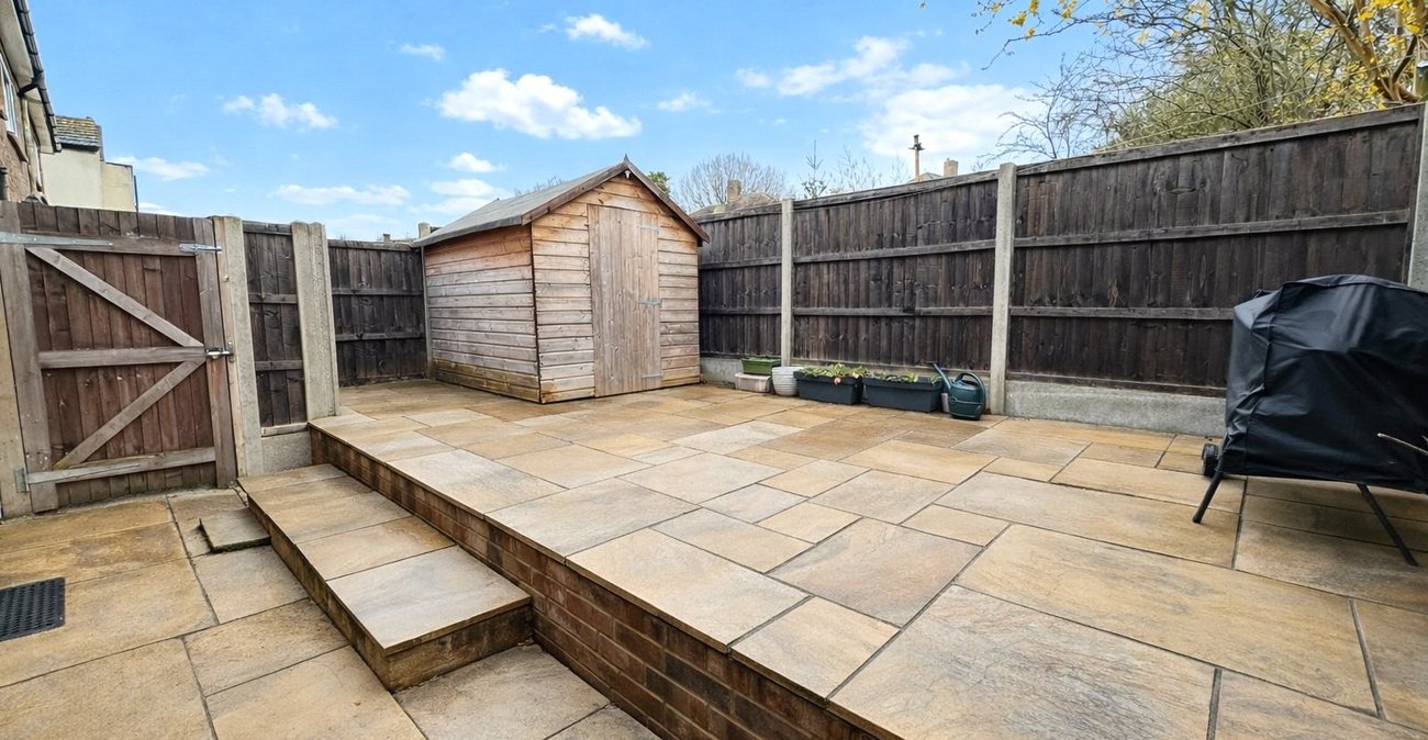 2 bedroom property for sale in London | Robinson Jackson