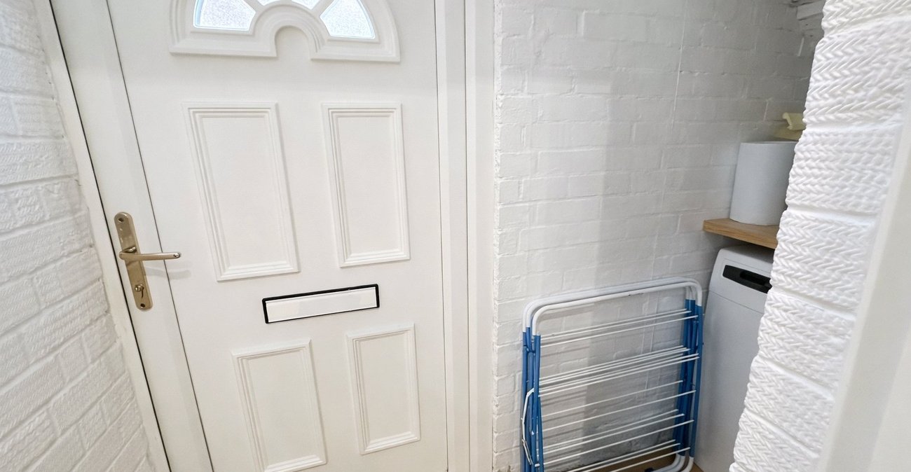 2 bedroom property for sale in London | Robinson Jackson