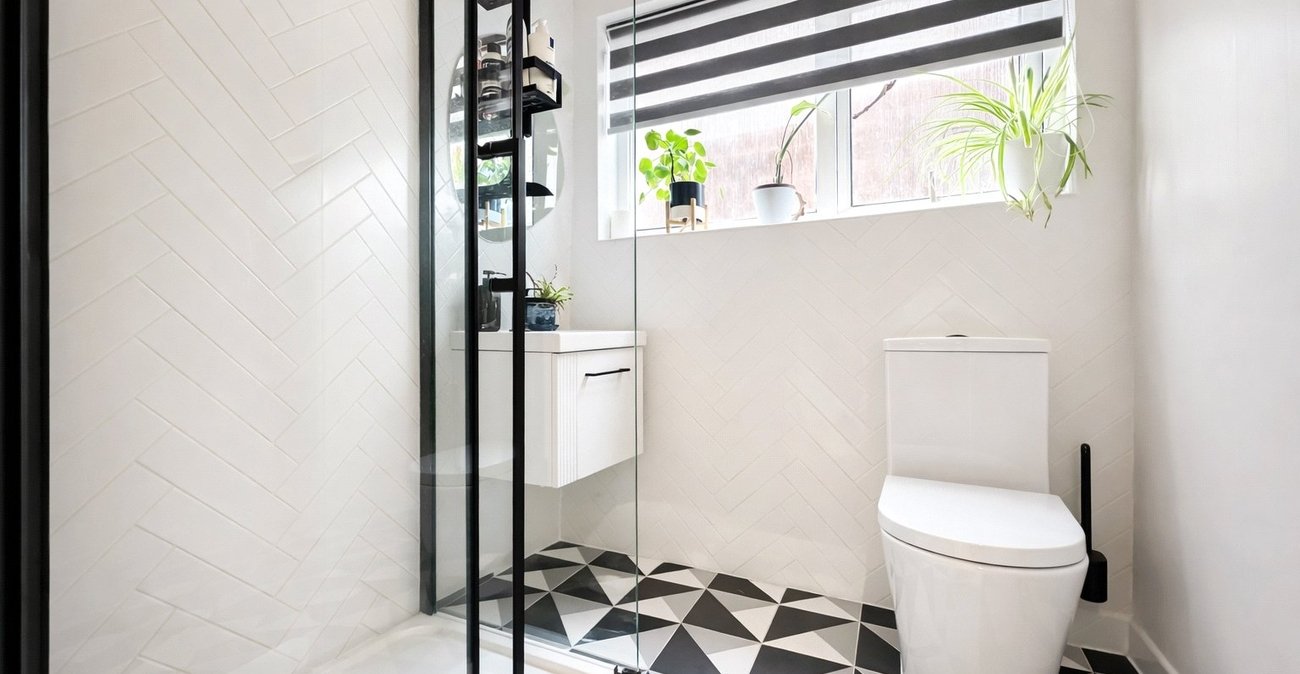 2 bedroom property for sale in London | Robinson Jackson