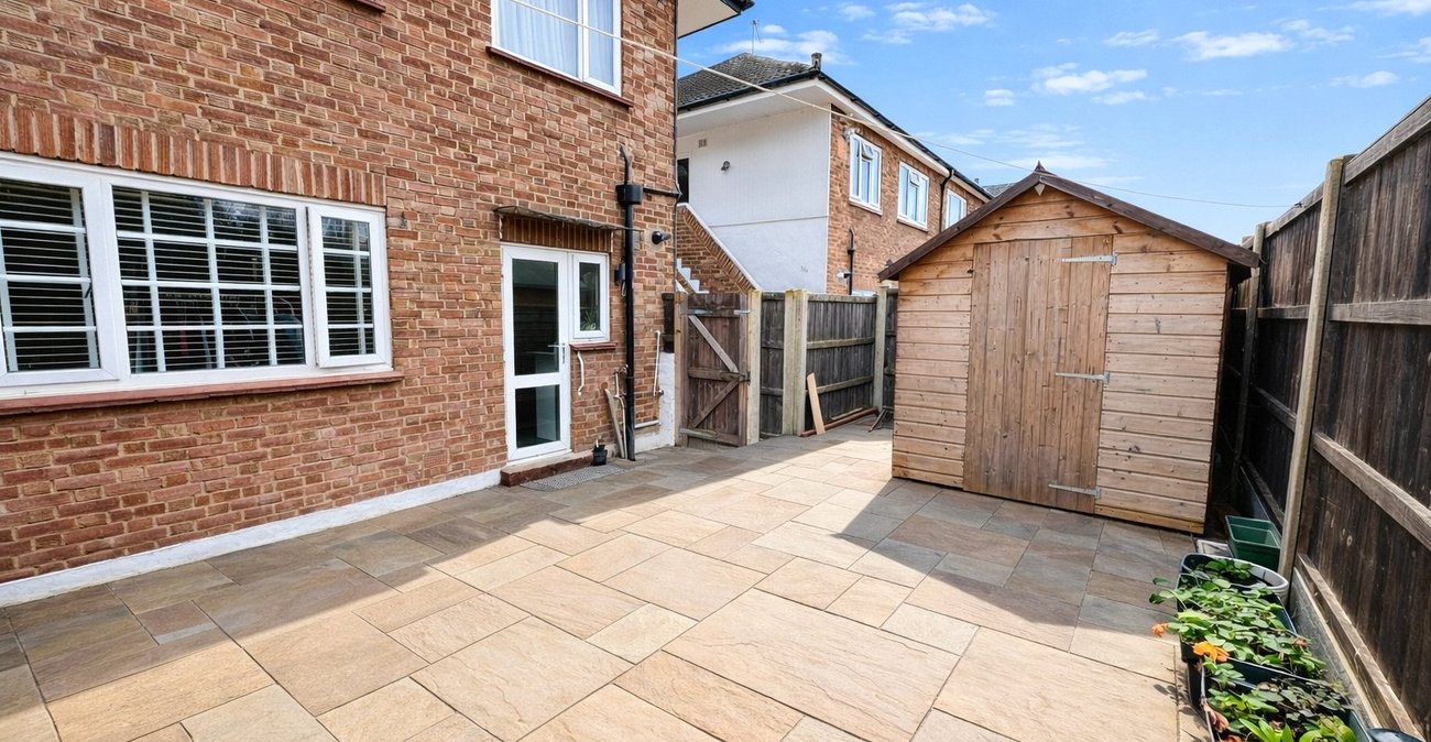 2 bedroom property for sale in London | Robinson Jackson