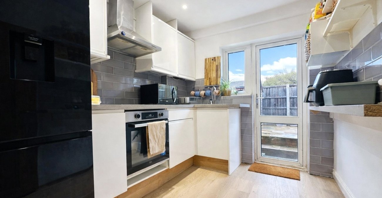 2 bedroom property for sale in London | Robinson Jackson