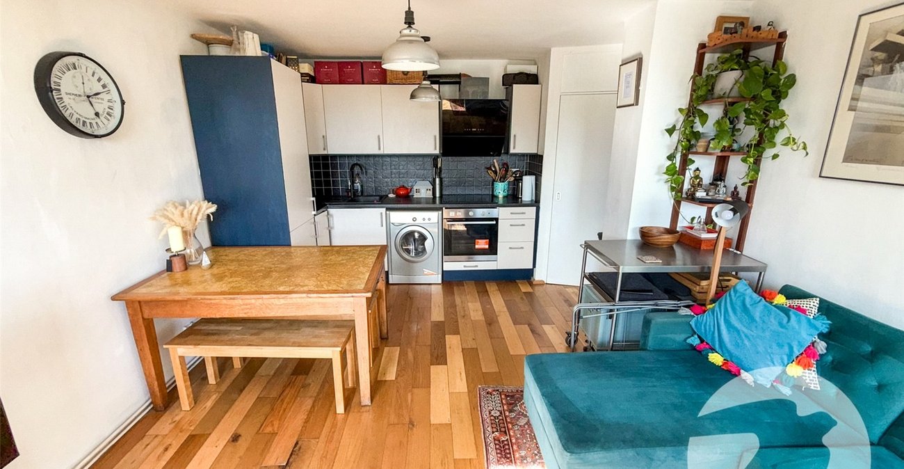 2 bedroom property for sale in Eltham | Robinson Jackson