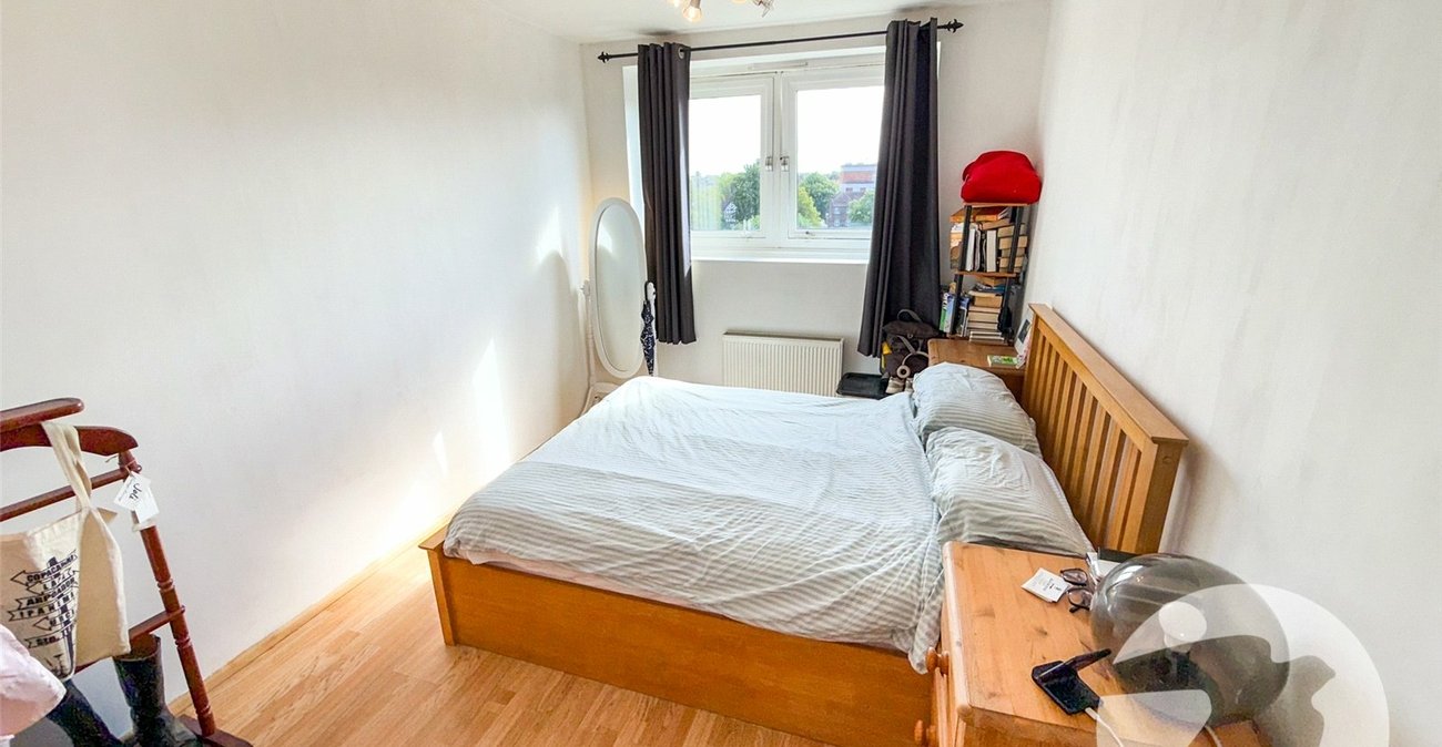 2 bedroom property for sale in Eltham | Robinson Jackson