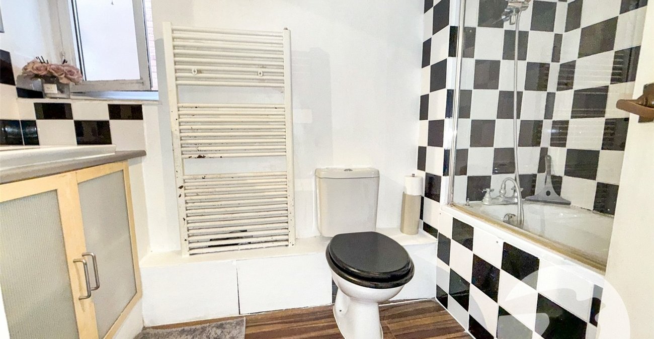 2 bedroom property for sale in Eltham | Robinson Jackson