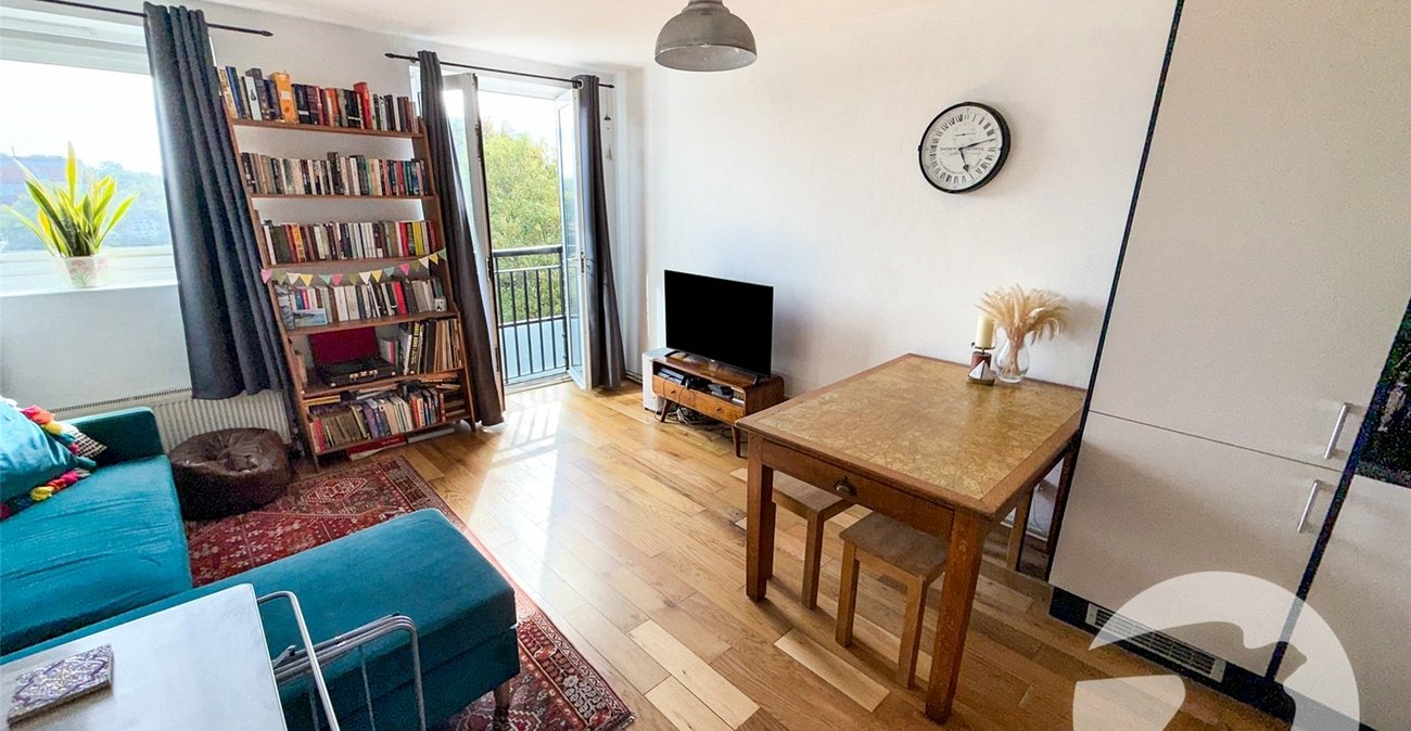 2 bedroom property for sale in Eltham | Robinson Jackson