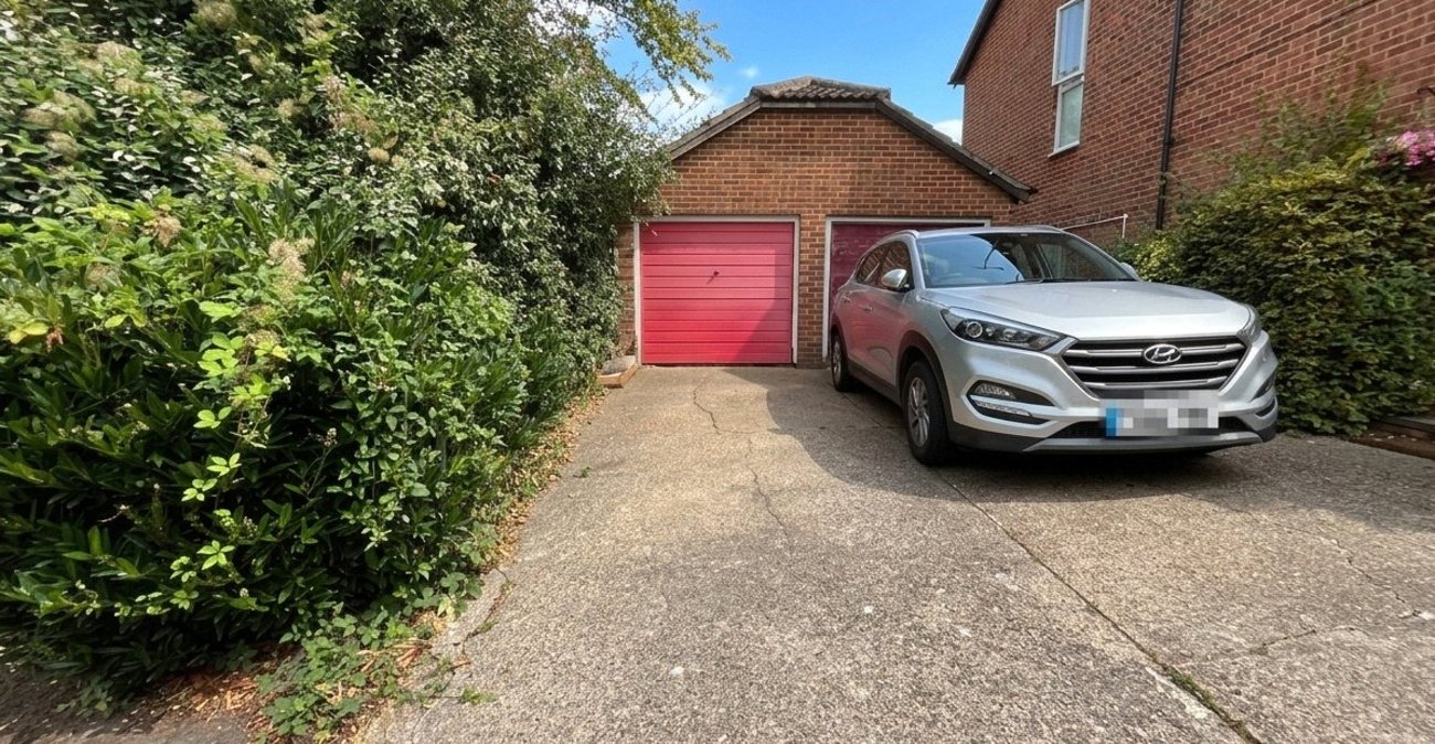 2 bedroom house for sale in Walderslade Woods | Robinson Michael & Jackson