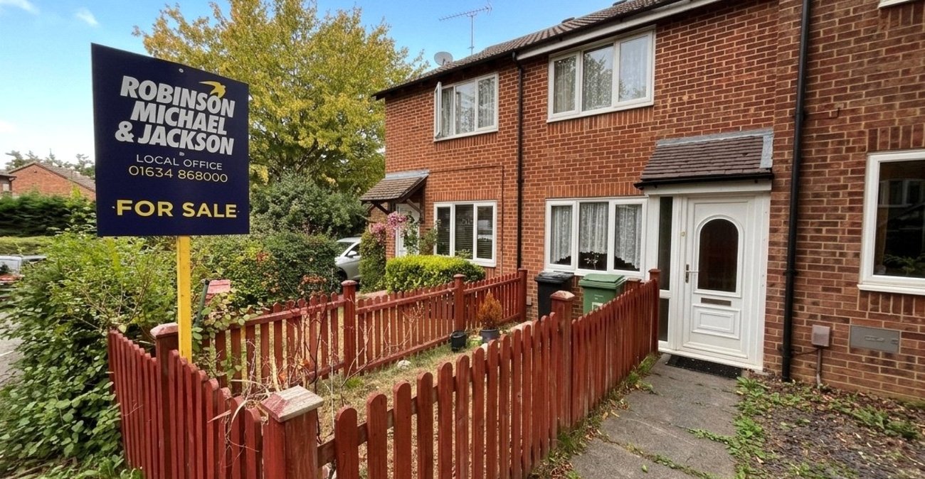2 bedroom house for sale in Walderslade Woods | Robinson Michael & Jackson