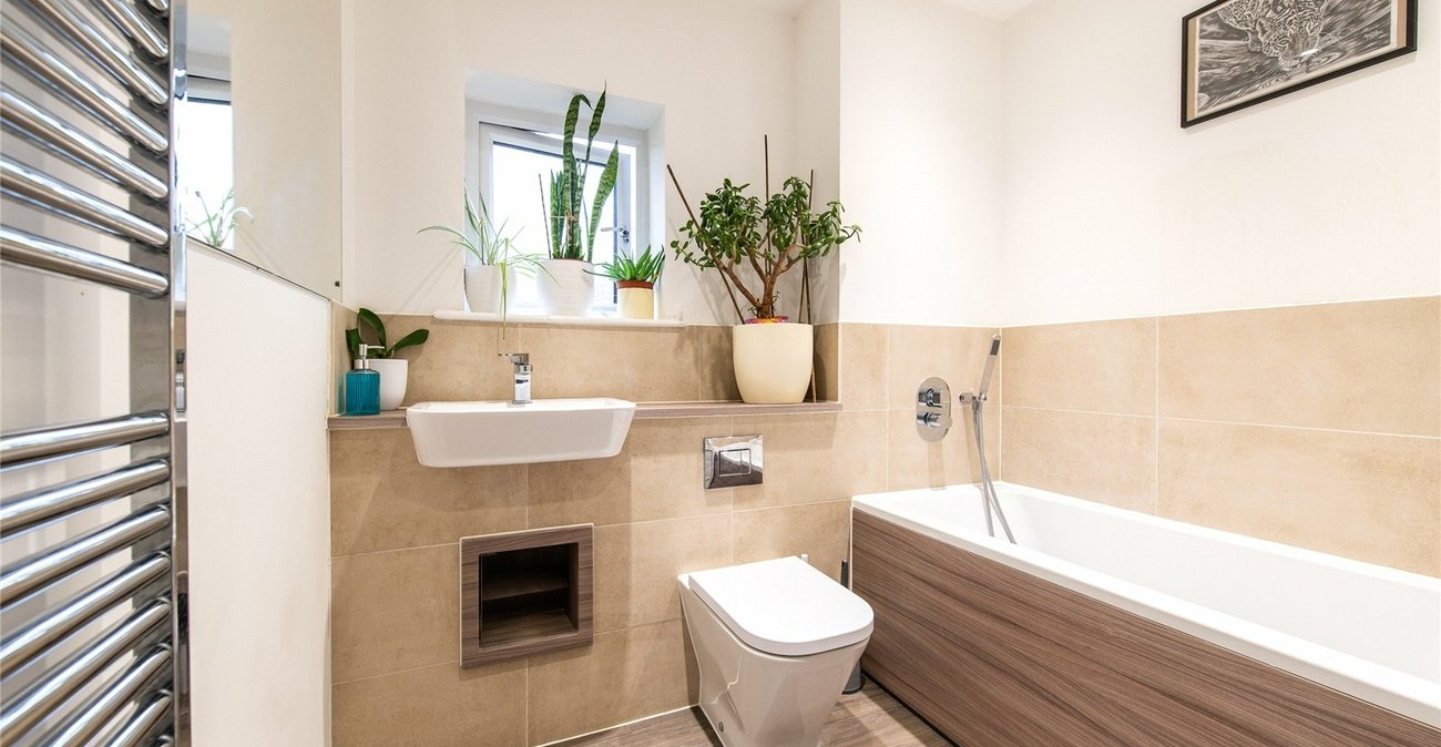 2 bedroom property for sale in Northfleet | Robinson Michael & Jackson