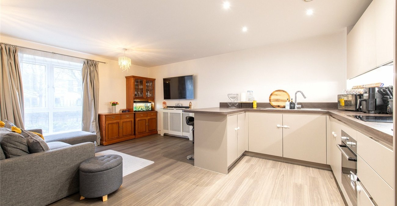 2 bedroom property for sale in Northfleet | Robinson Michael & Jackson