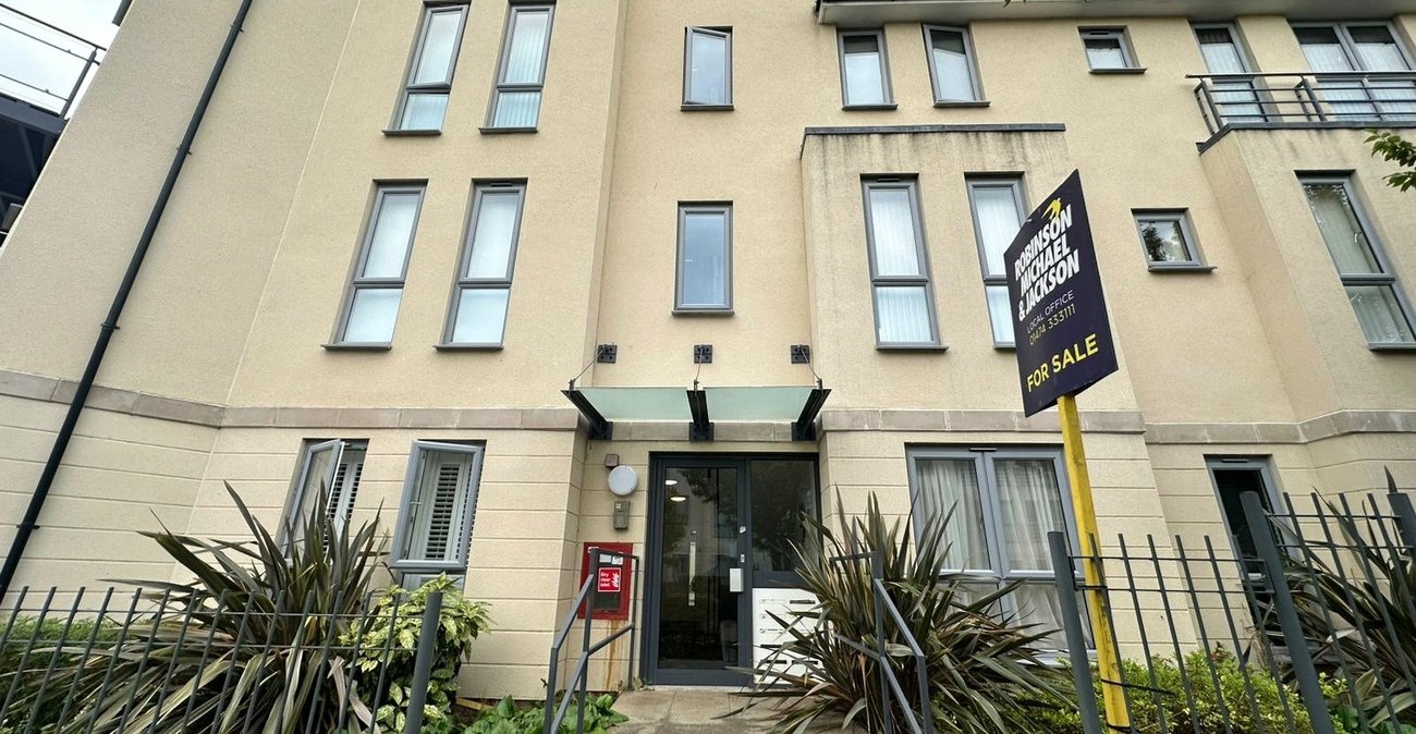 2 bedroom property for sale in Northfleet | Robinson Michael & Jackson