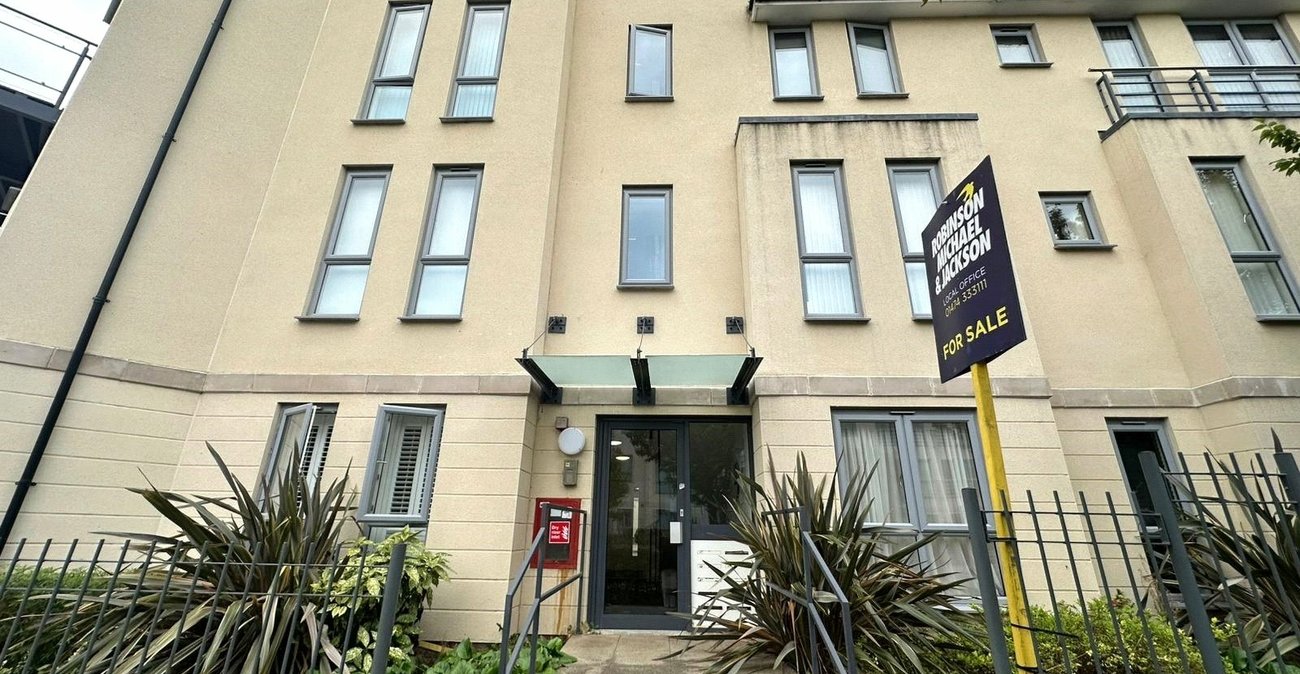 2 bedroom property for sale in Northfleet | Robinson Michael & Jackson